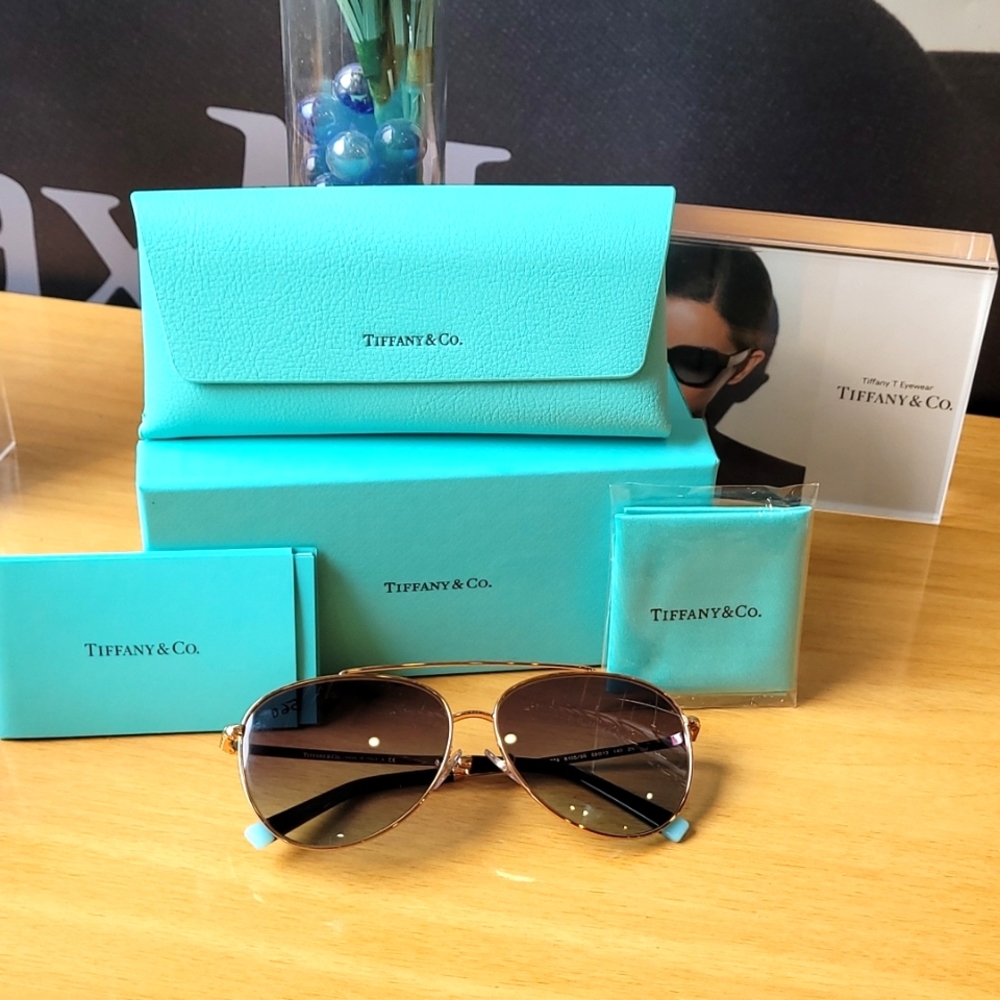 NEW 💯% AUTHENTIC AVIATOR TIFFANY&CO. SUNGLASSES 🕶😍🎁🎀